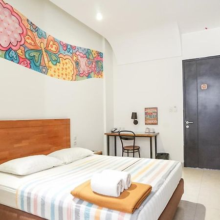 Istanaku Guesthouse 2 Манадо Экстерьер фото