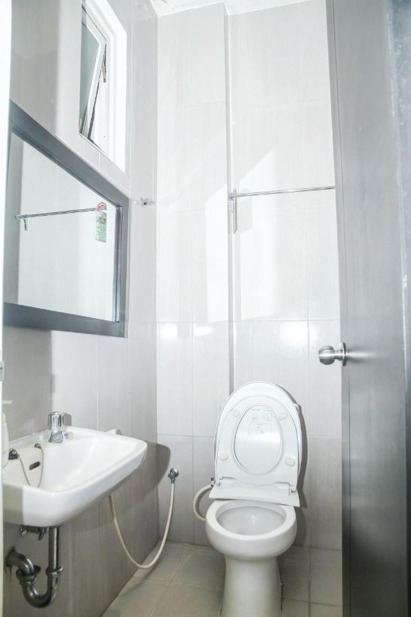 Istanaku Guesthouse 2 Манадо Экстерьер фото