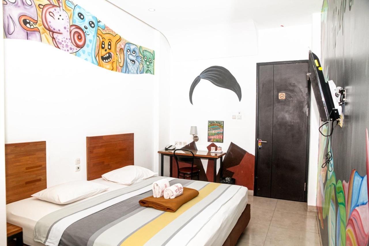 Istanaku Guesthouse 2 Манадо Экстерьер фото