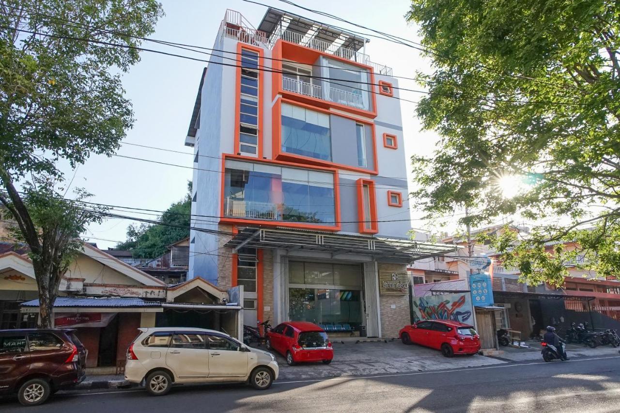 Istanaku Guesthouse 2 Манадо Экстерьер фото