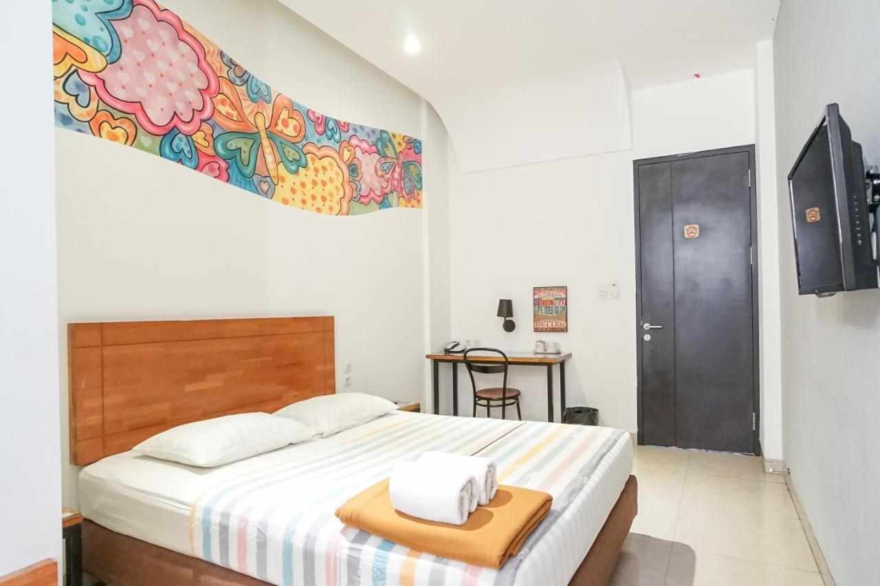 Istanaku Guesthouse 2 Манадо Экстерьер фото